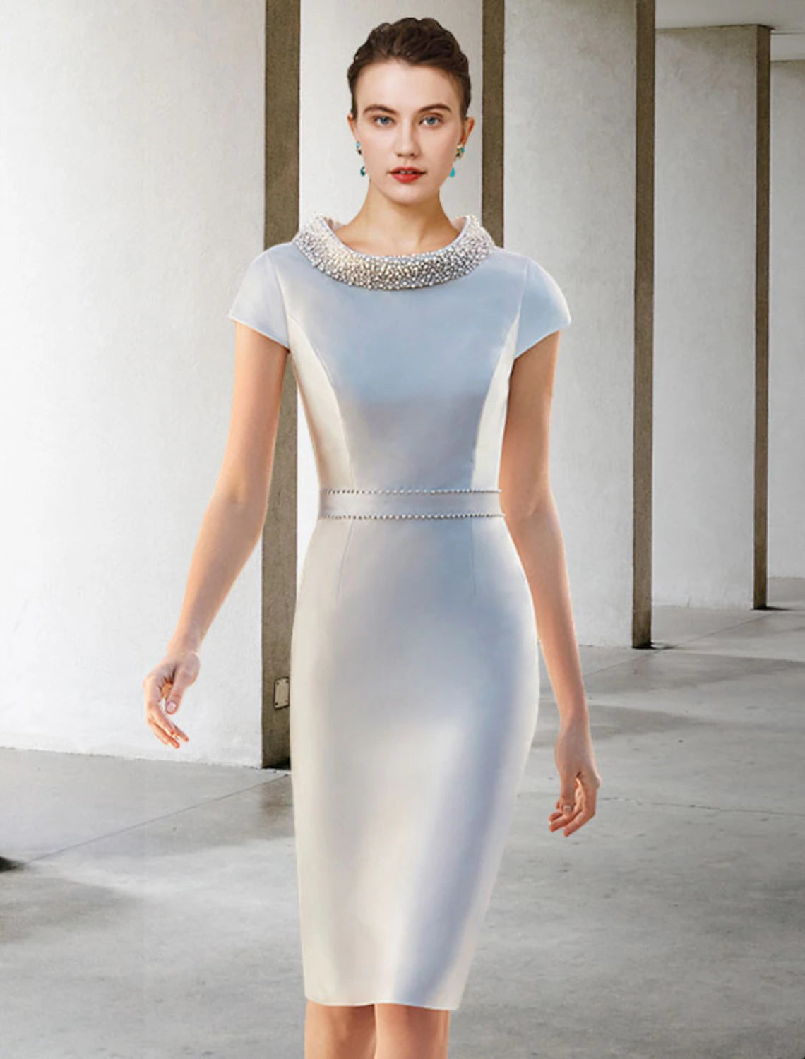 Vestido de dos piezas para madre de la novia, estilo tubo/columna, para invitadas de boda, iglesia, elegante, cuello joya, largo hasta la rodilla, satén, manga corta, chaqueta, vestidos con faja/cinta, lazo(s), abalorios